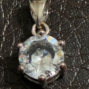 Quality Silver tone Pendant with Clear zircon Gemstone
